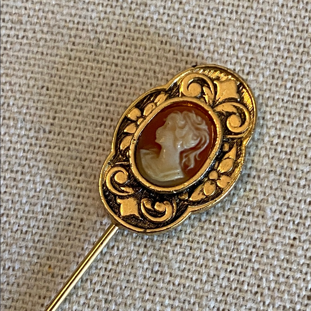 Elegant Gold Cameo Stick Pin Brooch